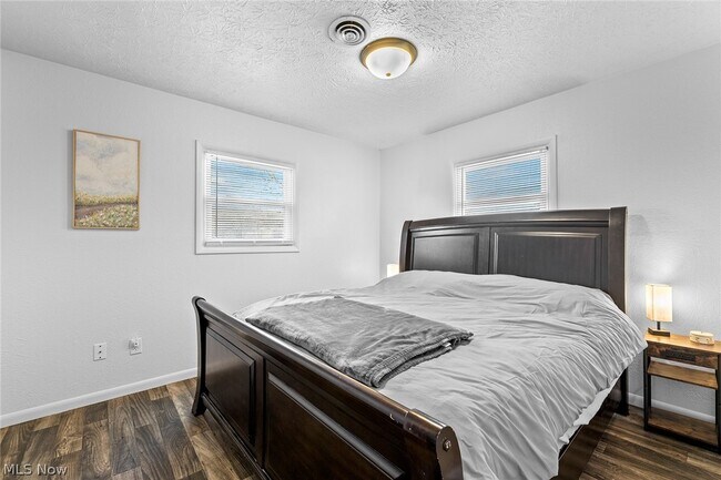 Building Photo - 2225 Martha Ave NE