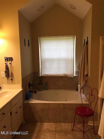 Building Photo - 407 Hemlock Dr