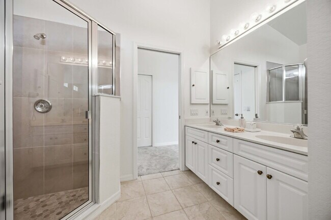 Building Photo - "Spacious 4-Bedroom Retreat with 3 Full Baths in Rotonda West Pinehurst!"