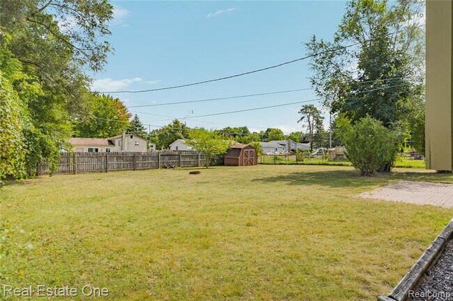 Building Photo - 348 Decca Dr