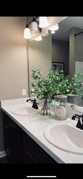 Building Photo - 125 Lake Smart Cir