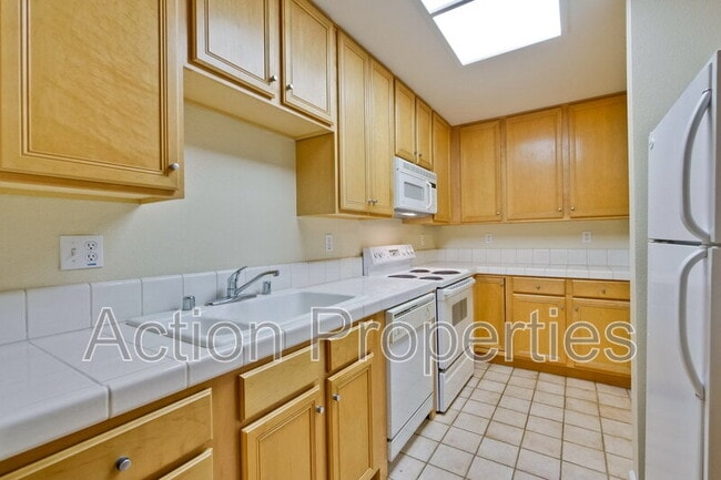 Building Photo - 2160 Santa Cruz Ave