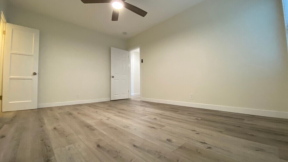 Building Photo - 1542 marine ave