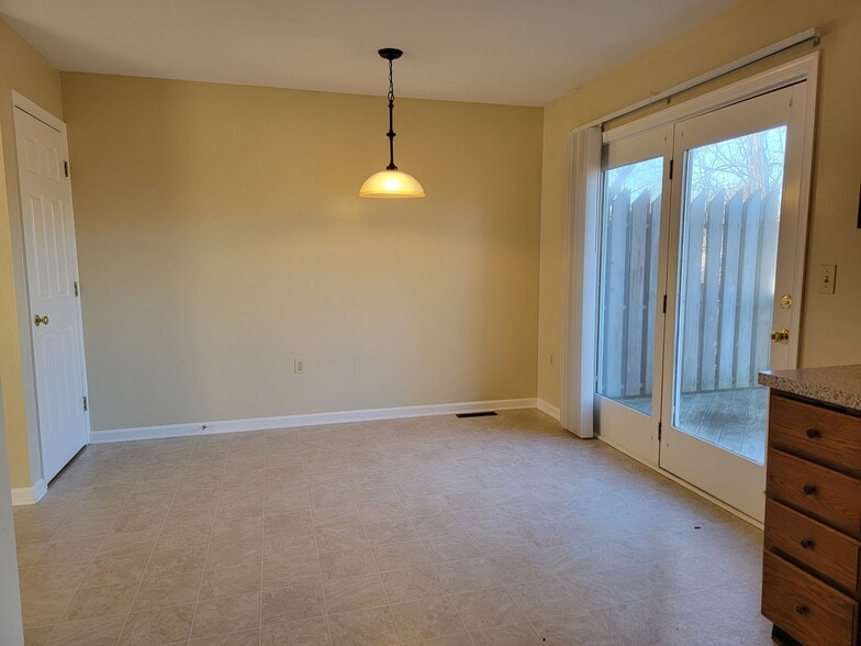 Building Photo - 46 Ironstone Dr