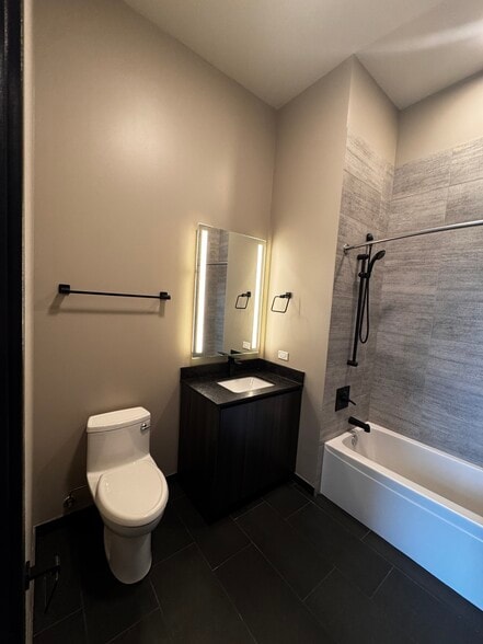 Building Photo - 26 N Sangamon St