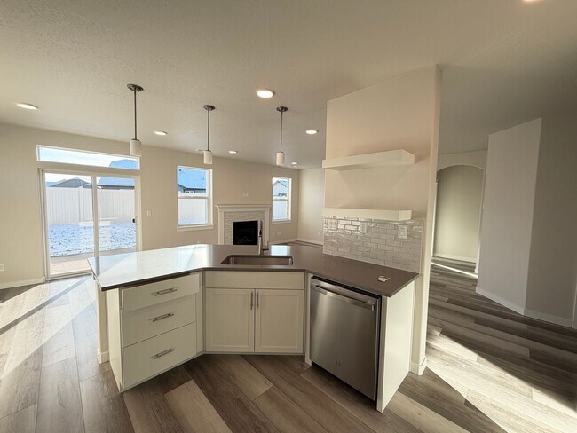 Building Photo - Brand New Hayden Home