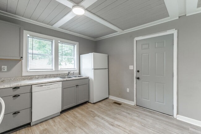 Building Photo - 2 Bedroom Home in East Ridge