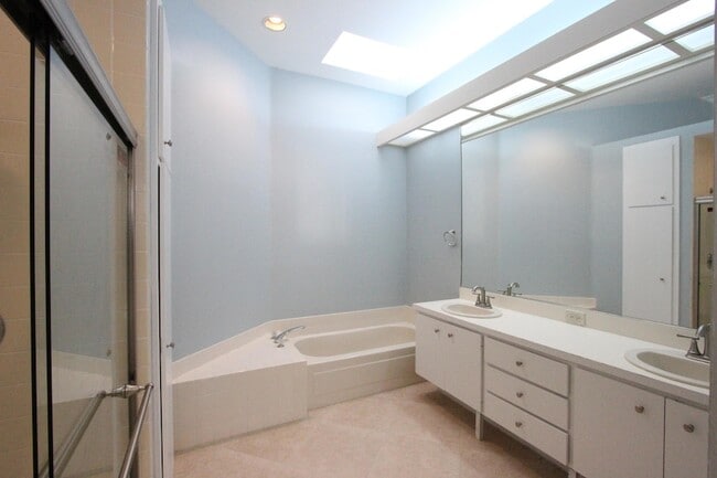 Building Photo - 240 Sussex Cir