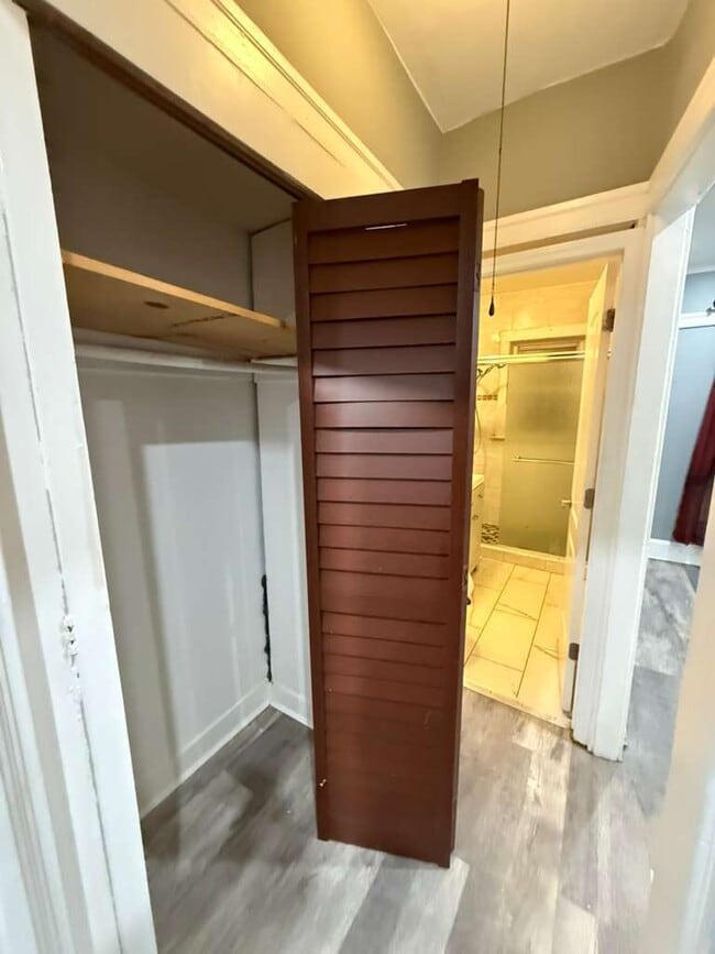 Building Photo - 1707 W Wallen Ave