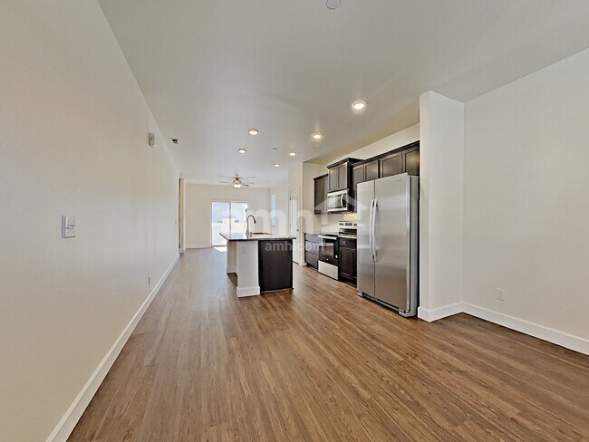 Building Photo - 10602 137th St E