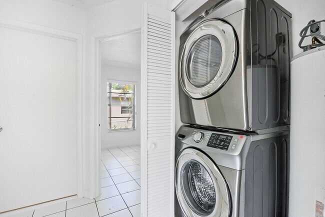 Building Photo - 2536 Cleveland St