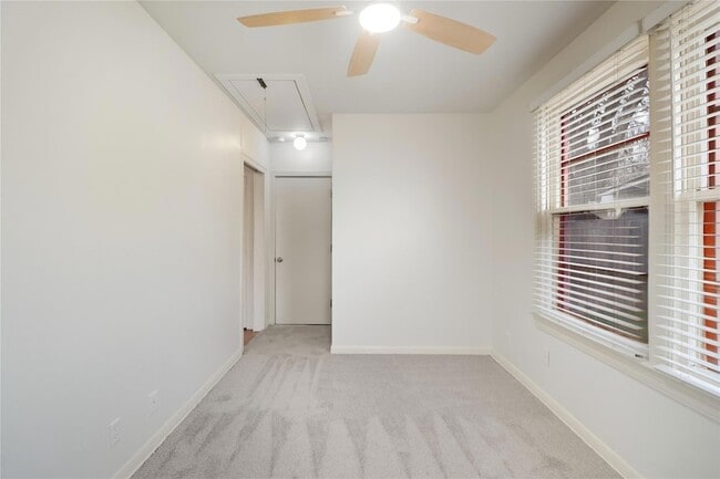 Building Photo - 2007 Montclaire St