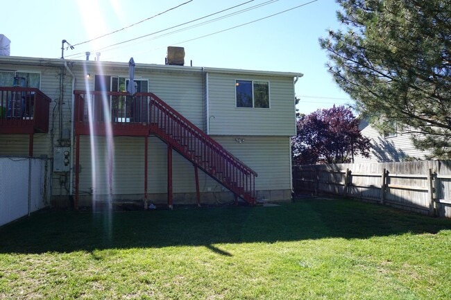Building Photo - Centrally Located 3 Bedroom Midvale Home