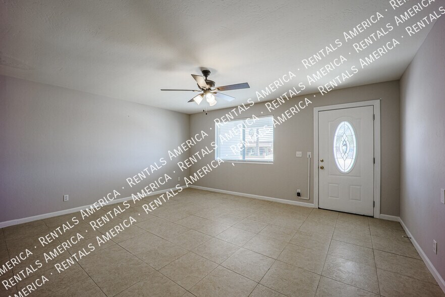 Building Photo - 614 N 74th St