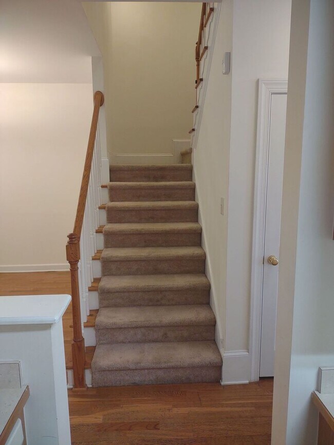 Building Photo - Lovely 2 Bedroom House | Great Location!