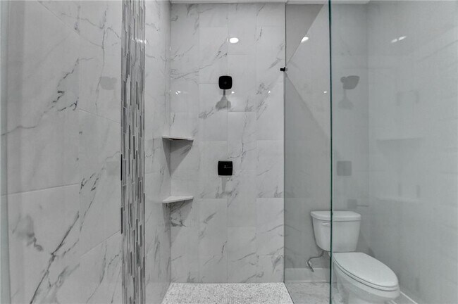 Building Photo - 960 Nours Cir SE