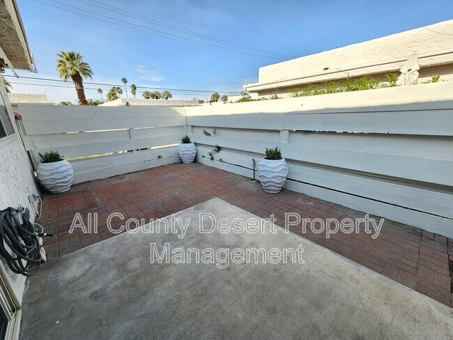 Building Photo - 760 E Cottonwood Rd