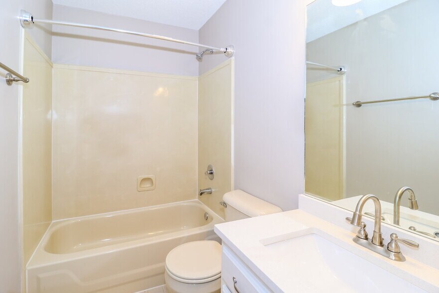 Building Photo - 1123 Dove Hollow Cir W
