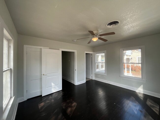 Building Photo - HOUSING VOUCHERS ACCEPTED