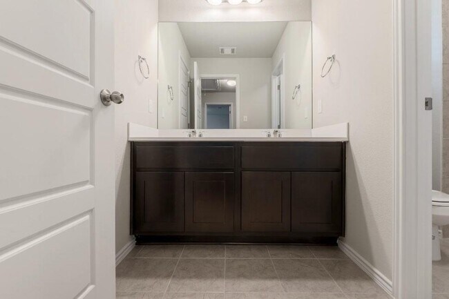 Building Photo - 3651 Sandy Brook Dr