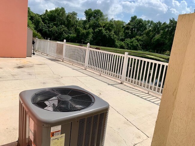 Building Photo - Location, Location, Location! Spacious Tow...