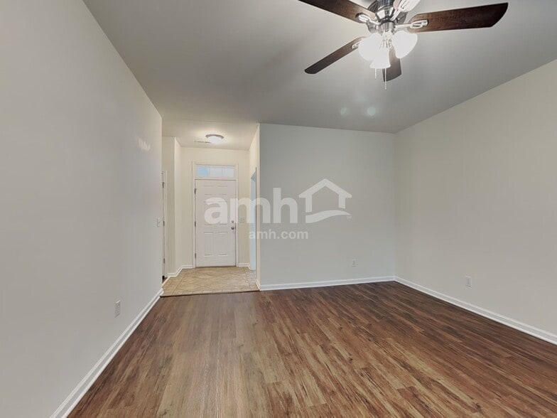 Building Photo - 2488 Somerset Place Dr