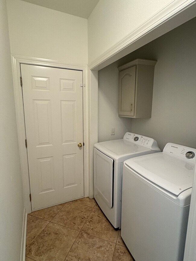 Building Photo - 3062 Eaglecrest Cir