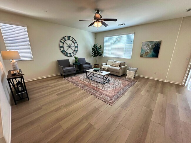 Building Photo - Stunning 4 Bedroom, 3 Bath Questa Home