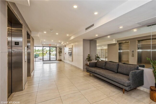 Building Photo - 105 Lake Emerald Dr