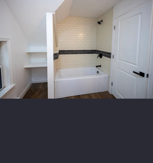 Building Photo - Beautifully renovated home