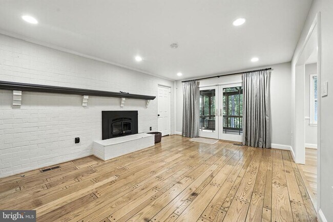 Building Photo - 10198 Cedar Pond Dr