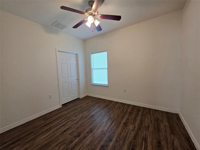 Building Photo - 6326 Red Oak Dr