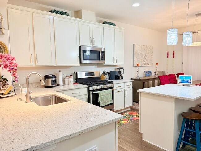 Building Photo - 2995 Madison Dr