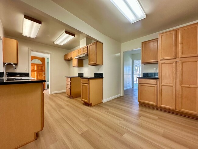 Building Photo - Large North Torrance House! Near Torrance Schools, Huge Yard, 2 Car Garage! *OPEN HOUSE EVERY SAT...