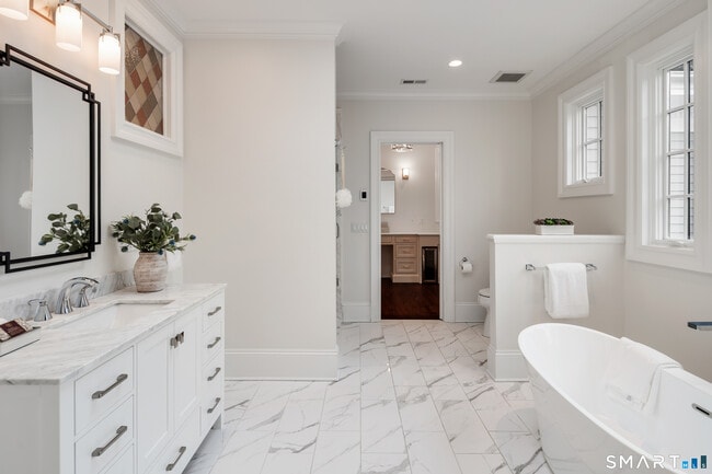 Building Photo - 1421 Oenoke Ridge