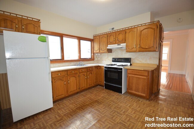 Building Photo - 39 Montfern Ave