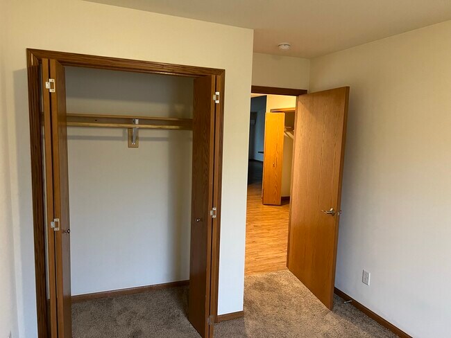 Building Photo - 1215 Salem Dr
