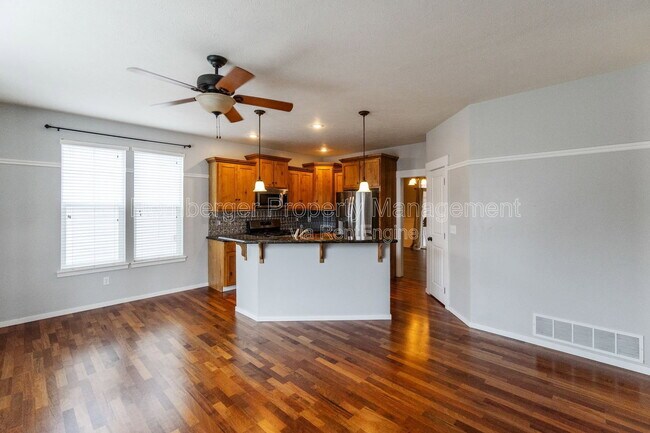 Building Photo - 6106 E 14th Ln