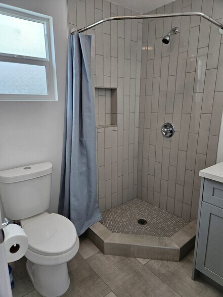 Building Photo - 3172 1/2 Farnsworth Ave