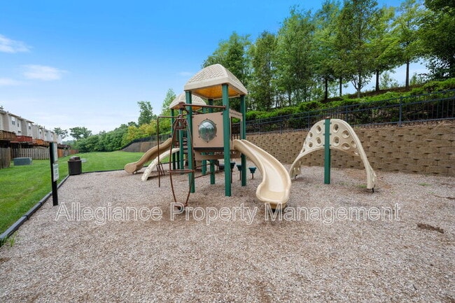 Building Photo - 15555 John Diskin Cir