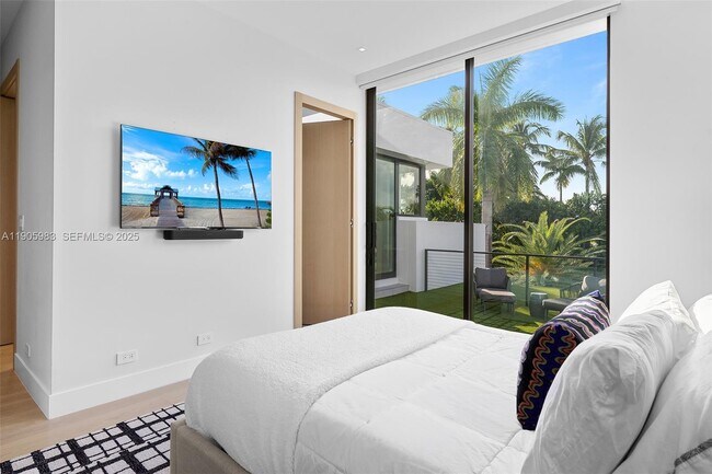 Building Photo - 4585 Nautilus Dr