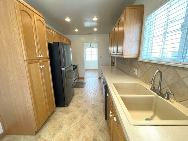 Building Photo - 3 bedroom immaculate home in Southwest Tor...