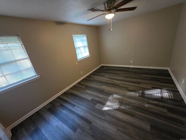 Building Photo - 17 Laramie Cove