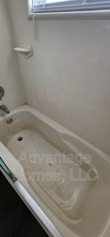 Building Photo - 7504 E 112th St