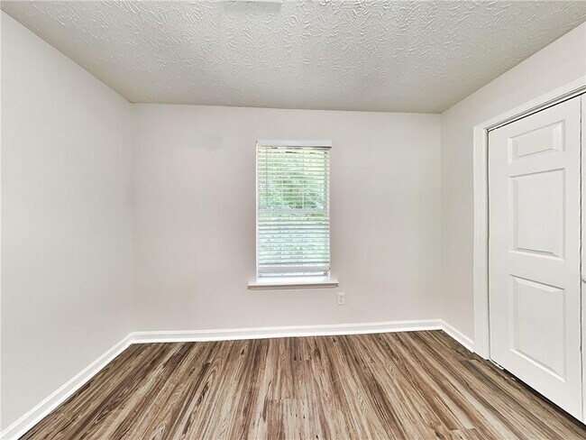 Building Photo - 244 Hale Haven Dr