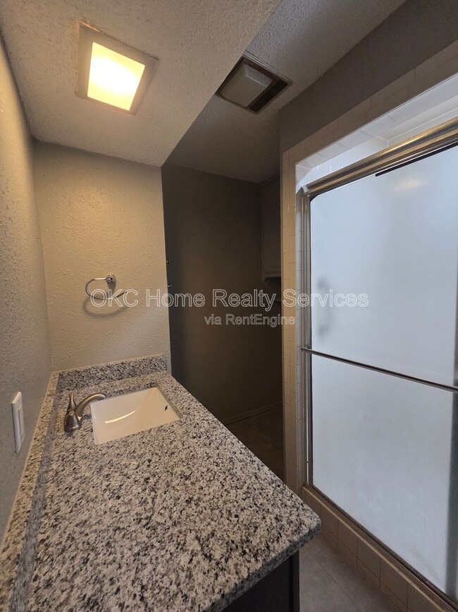 Building Photo - 6715 Lyrewood Ln