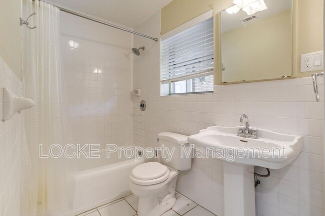 Building Photo - 3528 Rogers Ave