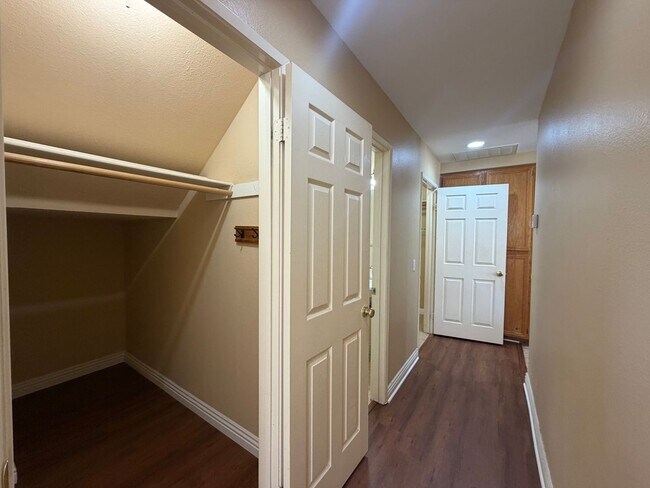 Building Photo - 1683 Falcon Peak St