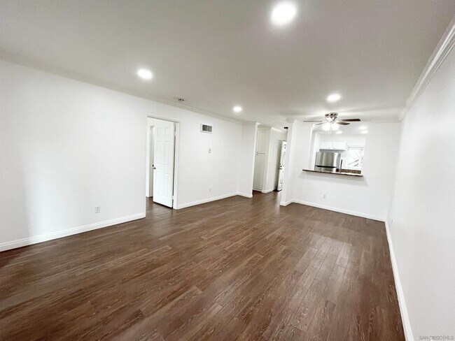 Building Photo - 7545 Charmant Dr