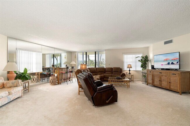 Building Photo - 6500 Sunset Way